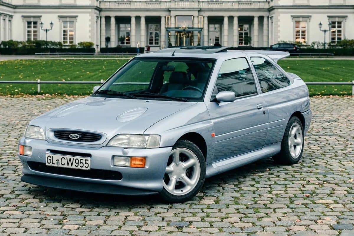 Ford Escort Rs Cosworth fiche technique prix et caractéristiques de cette voiture