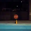 Comment réagir face à un panneau danger sur la route ?