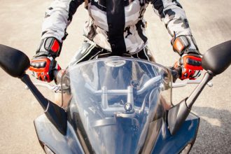Le guide des équipements indispensables pour rouler en sportive