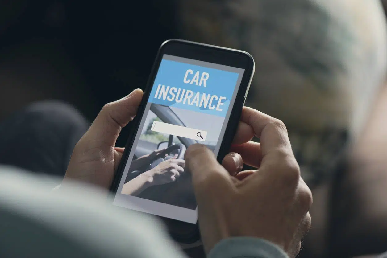 Services auto en ligne: demandez votre carte grise et comparez les offres d'assurance auto en ligne 